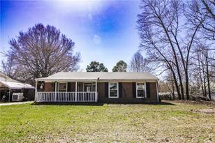 802 Ernest Ct, High Point, NC 27263