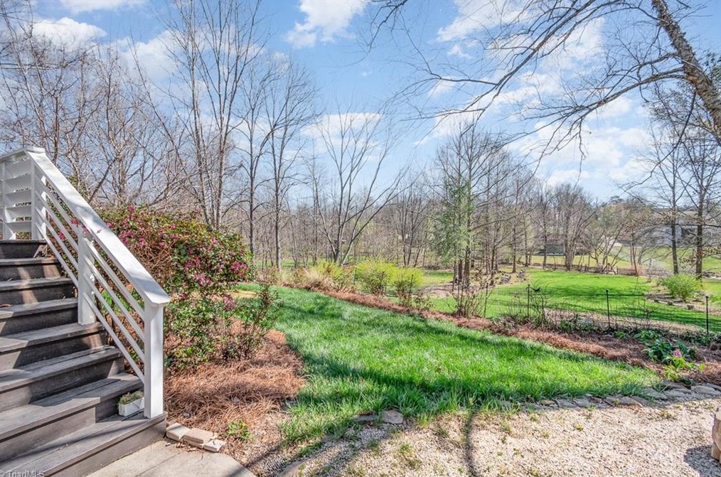 8068 Glengarriff Rd, Clemmons NC  27012-9192 exterior