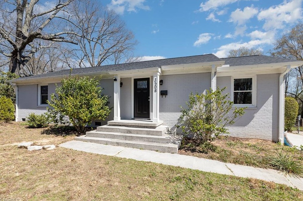 3508 Cloverdale Dr, Greensboro NC  27408-2904 exterior