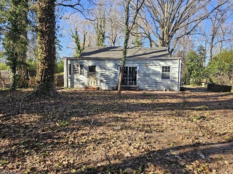 1521 Colonial Ave, Greensboro NC  27408-4907 exterior