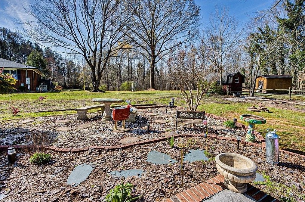 1122 Richardson St, Parks Crossroads NC  27316-9711 exterior