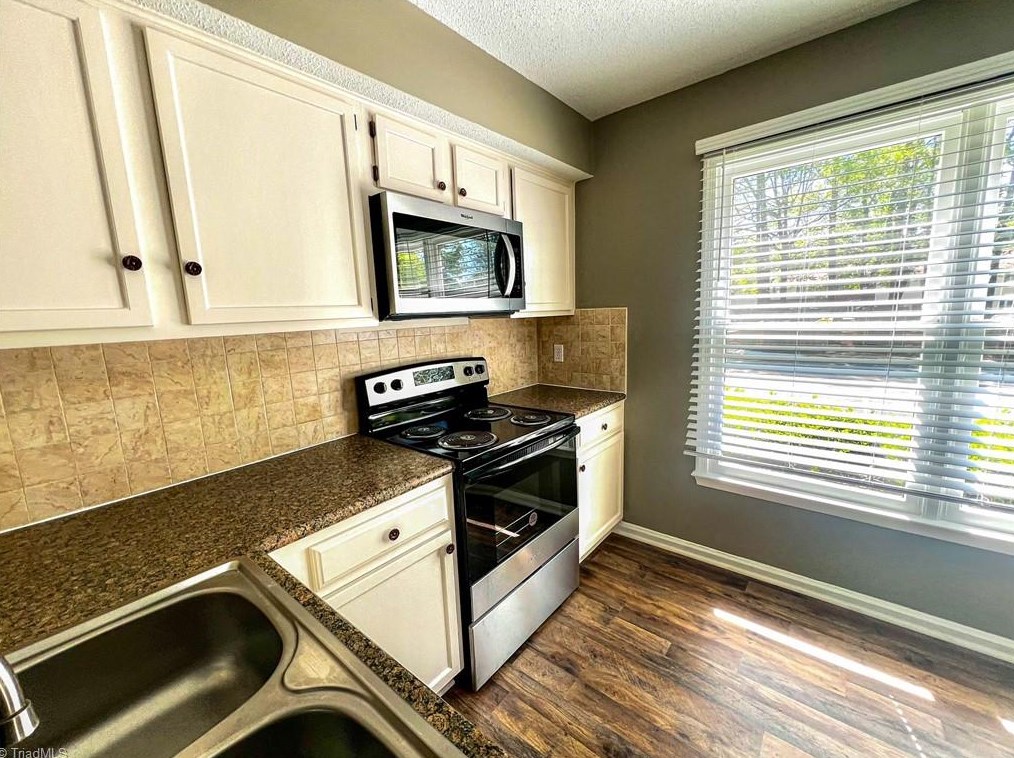 4207 Baylor St, Greensboro NC  27455-2560 exterior