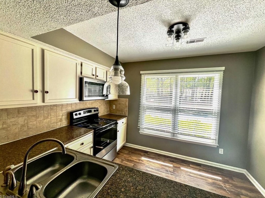 4207 Baylor St, Greensboro NC  27455-2560 exterior