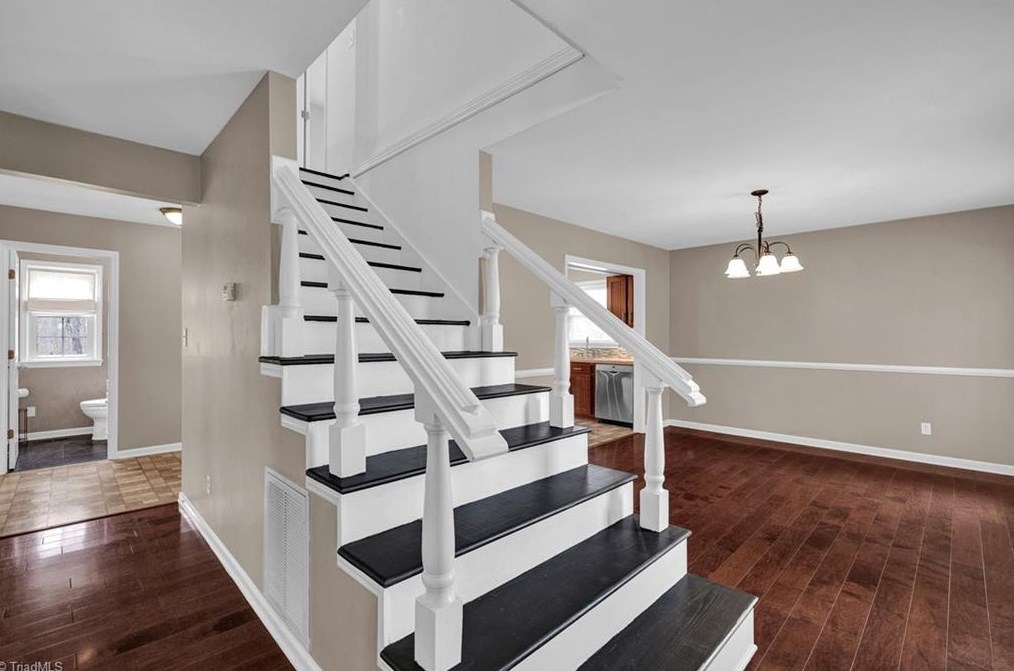 307 Ridgeland Dr, High Point NC  27262-8329 exterior