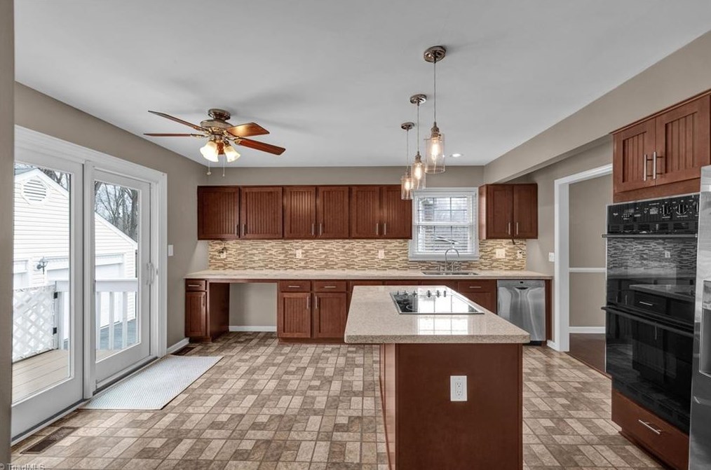 307 Ridgeland Dr, High Point NC  27262-8329 exterior