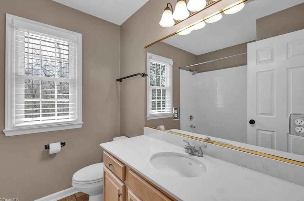 307 Ridgeland Dr, High Point NC  27262-8329 exterior