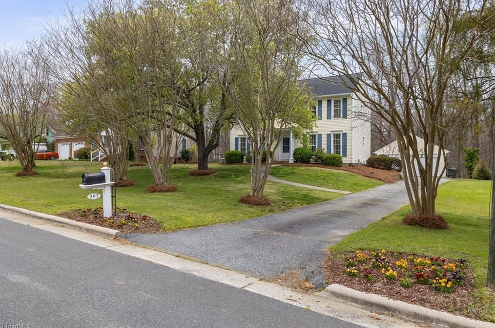 307 Ridgeland Dr, High Point NC  27262-8329 exterior