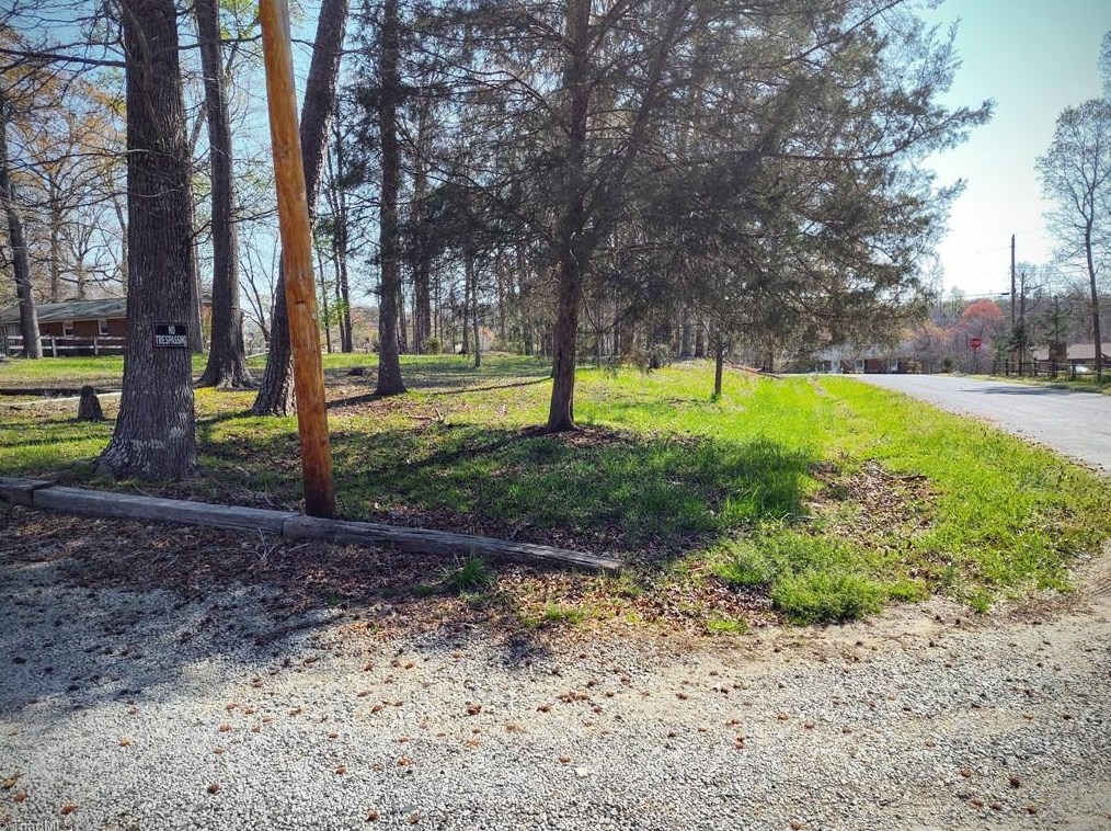 3624 Shady Lawn Ct, High Point NC  27263-8027 exterior