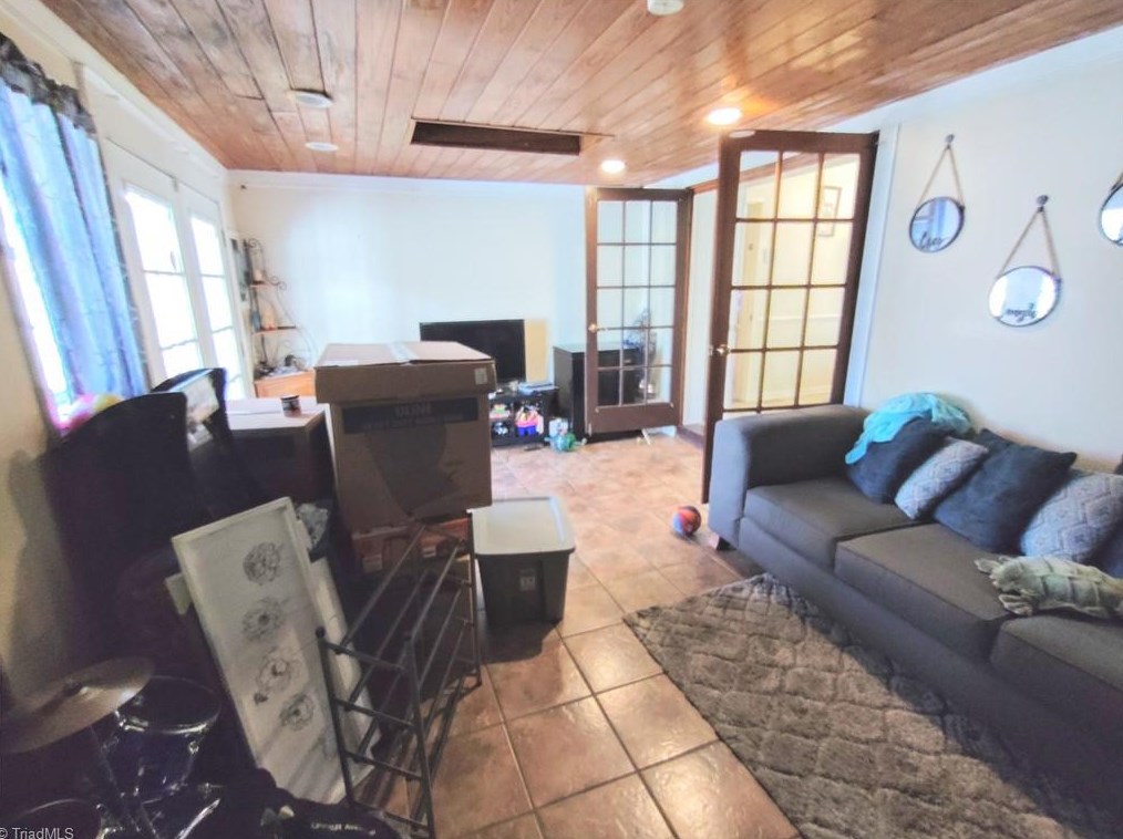 3624 Shady Lawn Ct, High Point NC  27263-8027 exterior