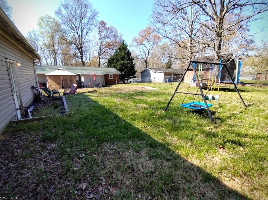 3624 Shady Lawn Ct, High Point NC  27263-8027 exterior