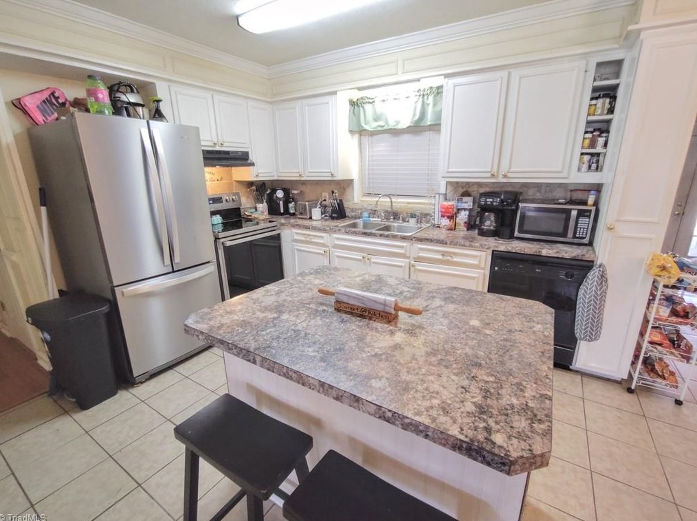 3624 Shady Lawn Ct, High Point NC  27263-8027 exterior