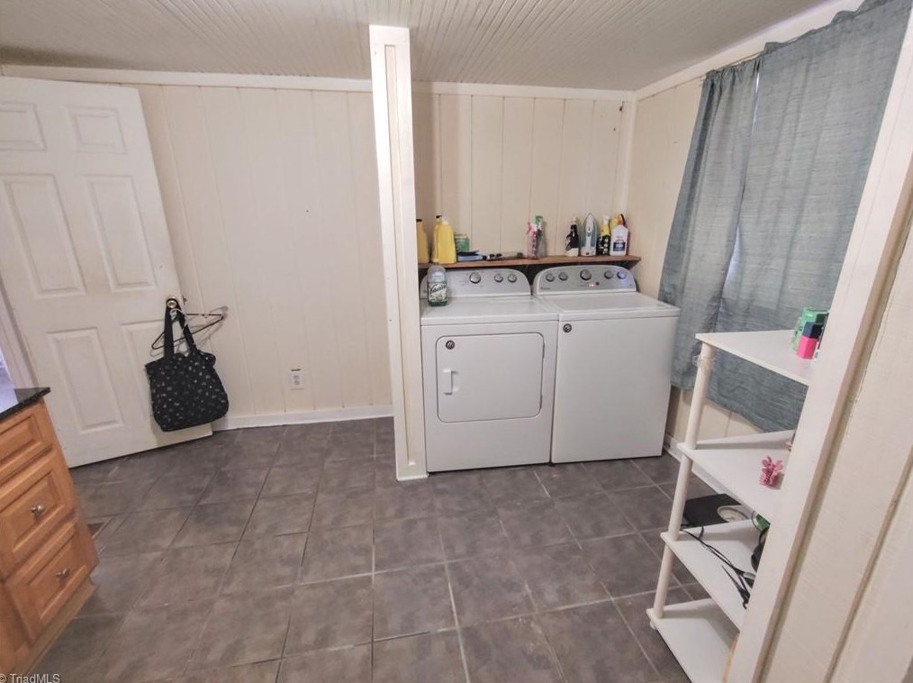 3624 Shady Lawn Ct, High Point NC  27263-8027 exterior