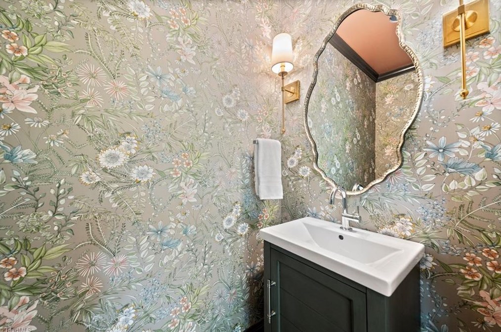 1000 Fairmont St, Greensboro NC  27401-1727 exterior