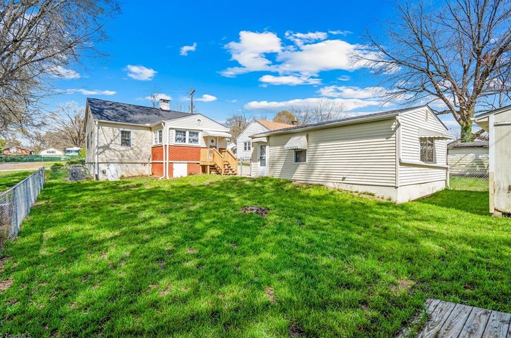 1115 Graham St, Burlington NC  27215-6145 exterior