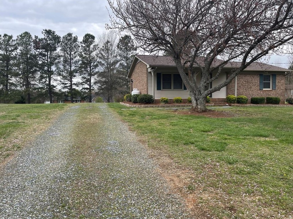 4031 Sherwood Forest Dr, Trinity NC  27370-7745 exterior