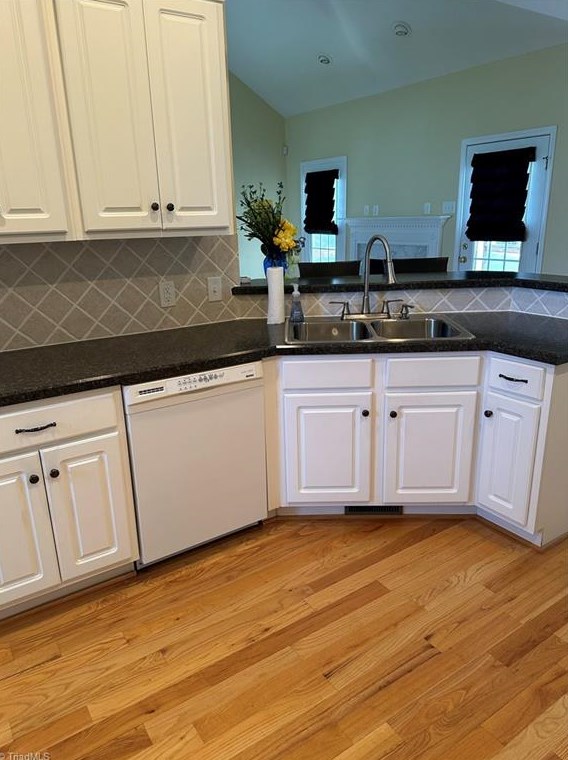 14 Roselynn Ln, Thomasville NC  27360-7638 exterior