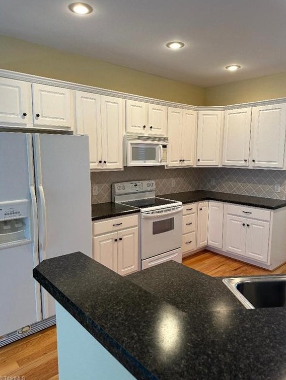 14 Roselynn Ln, Thomasville NC  27360-7638 exterior