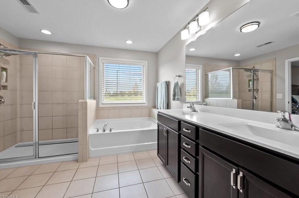 1219 Lael Forest Trl, Burlington NC  27215 exterior