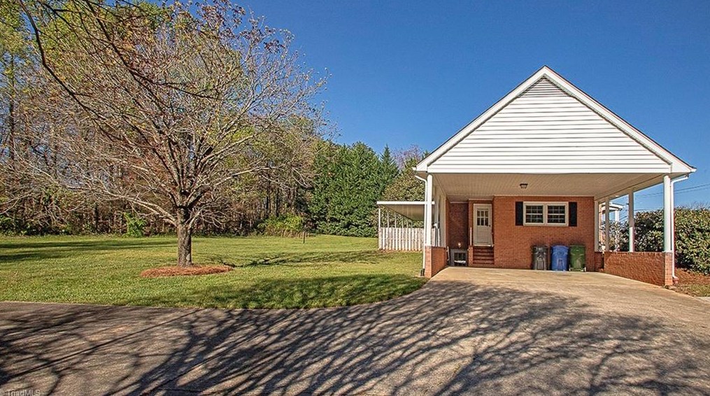 237 Linville Springs Rd, Kernersville NC  27284-2325 exterior