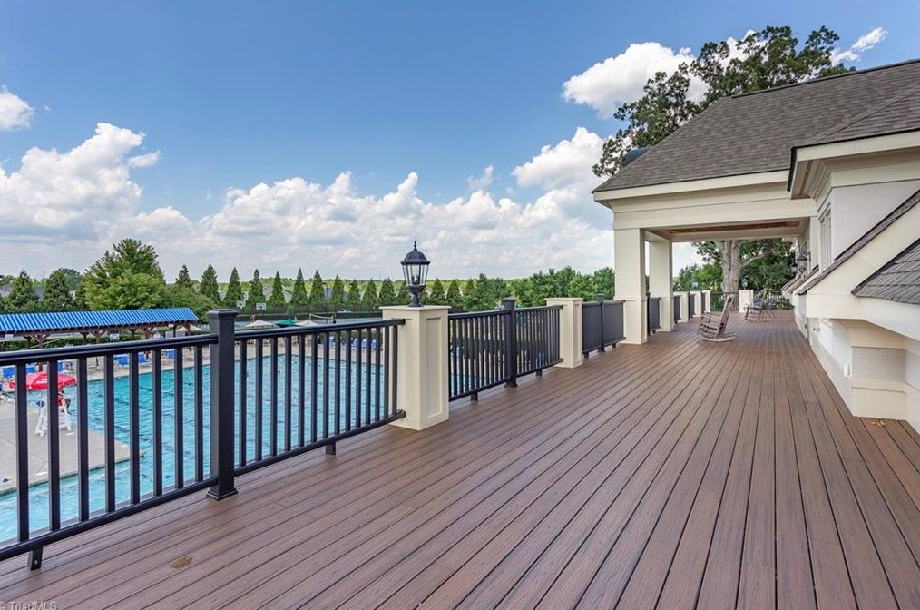 1904 Glenkirk Dr, Burlington NC  27215-9495 exterior