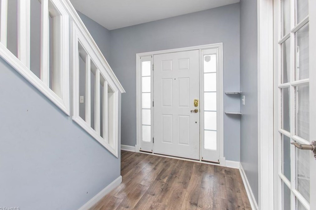 1904 Glenkirk Dr, Burlington NC  27215-9495 exterior