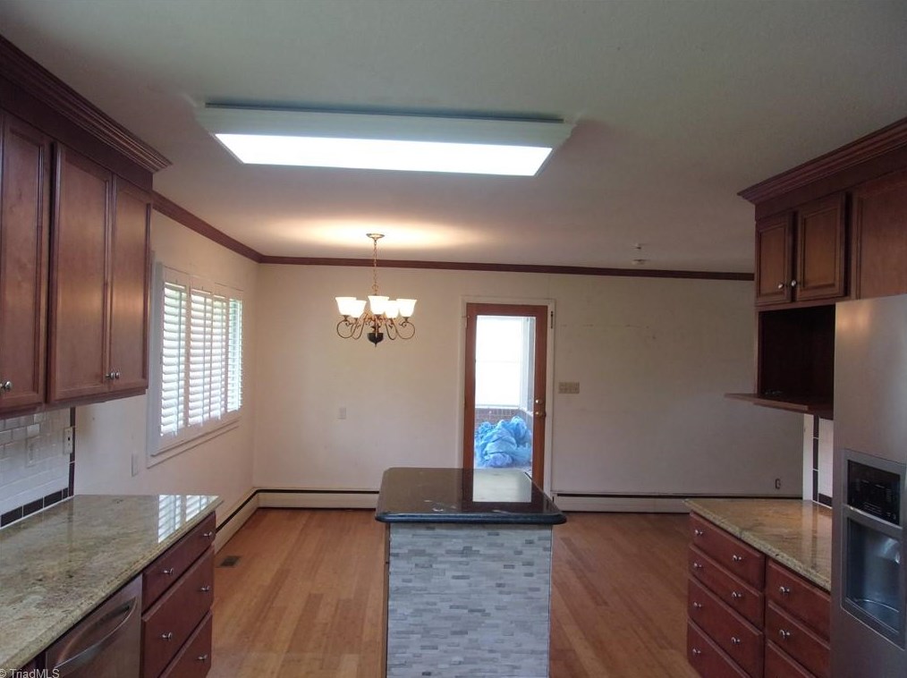 304 Pineridge Dr, High Point NC  27262-8207 exterior