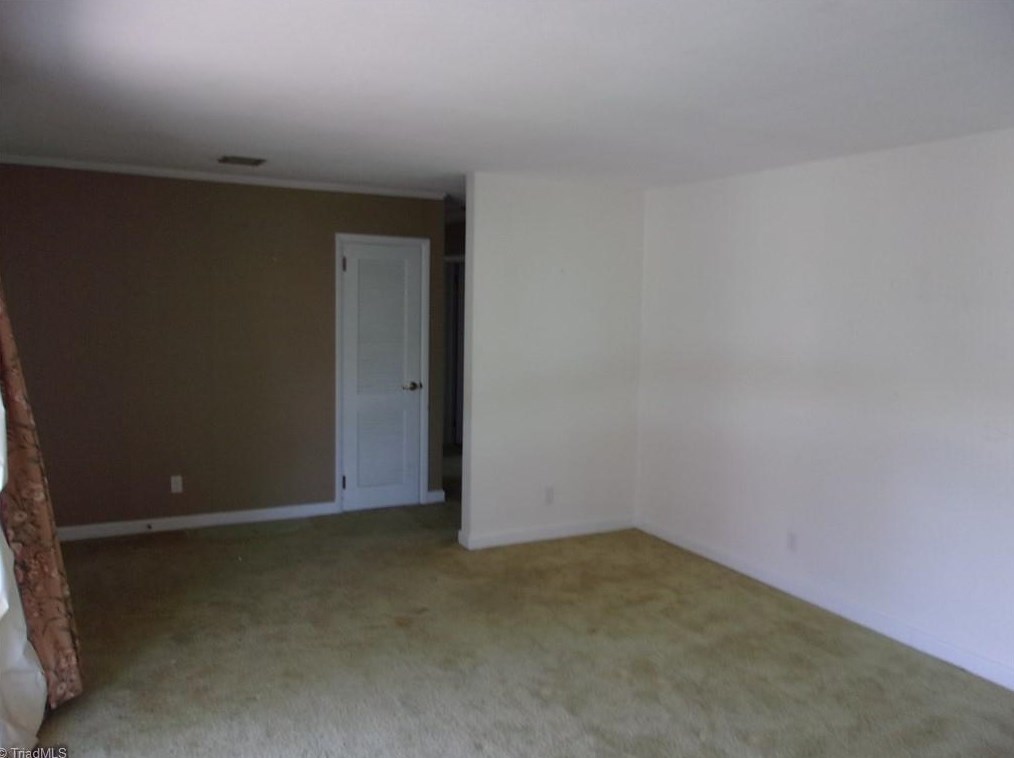 304 Pineridge Dr, High Point NC  27262-8207 exterior