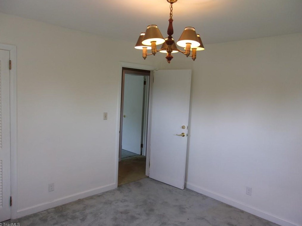 304 Pineridge Dr, High Point NC  27262-8207 exterior