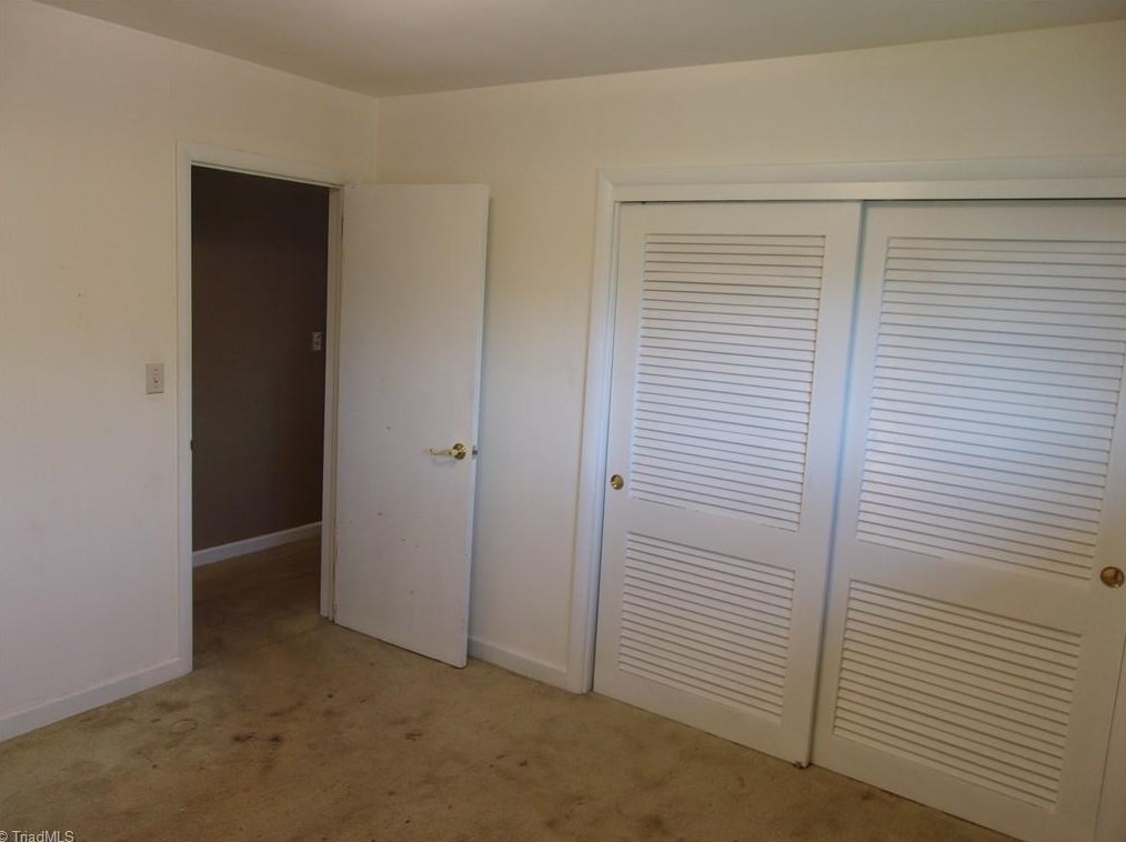 304 Pineridge Dr, High Point NC  27262-8207 exterior