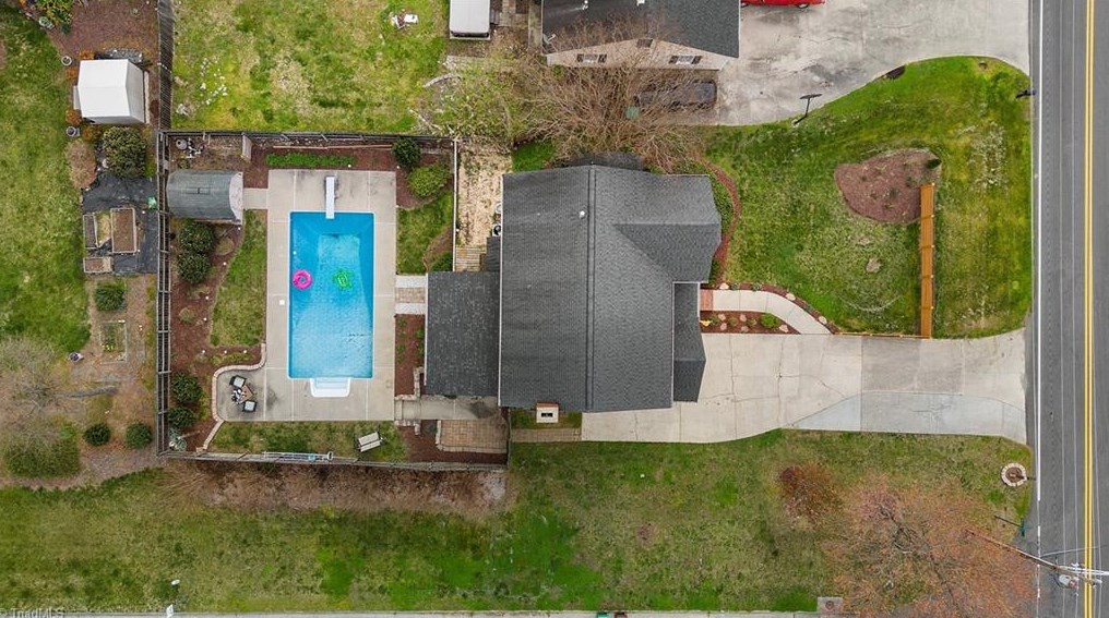 1601 Whites Mill Rd, High Point NC  27265-9645 exterior