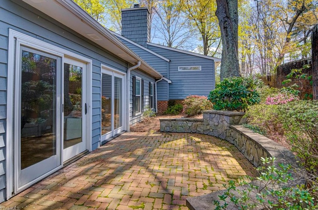1204 Kent Place Ln, Winston Salem NC  27104-1140 exterior