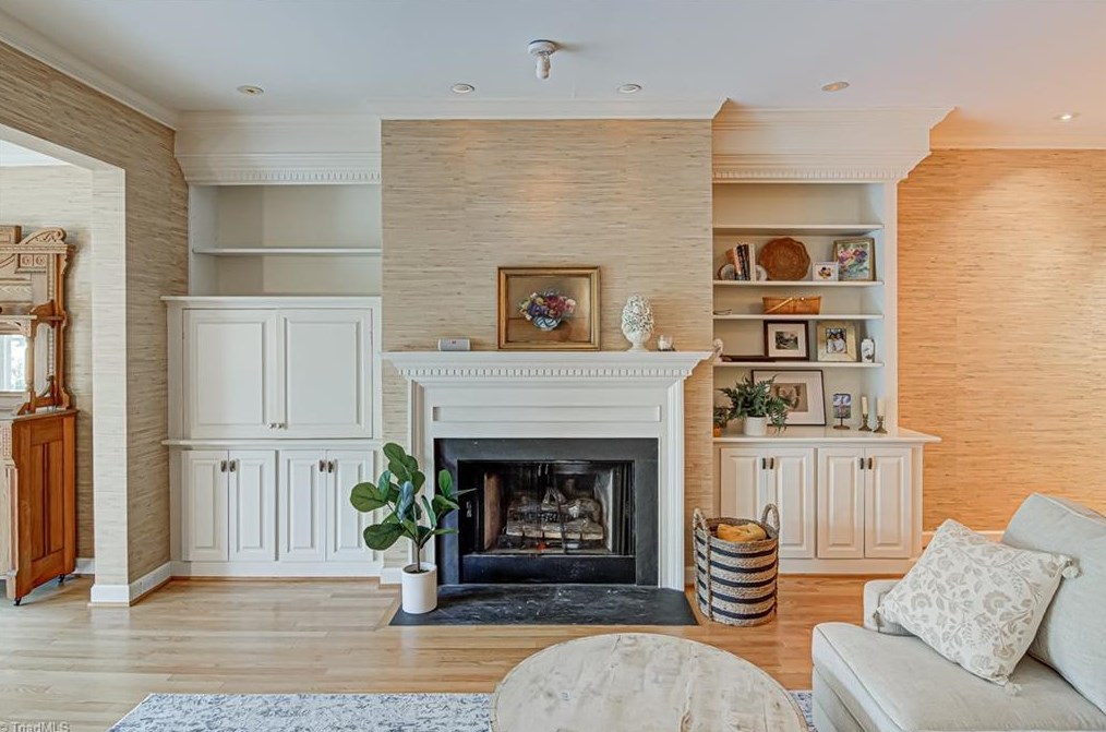 1204 Kent Place Ln, Winston Salem NC  27104-1140 exterior