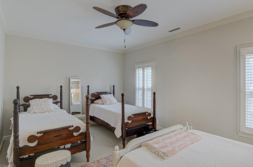 1204 Kent Place Ln, Winston Salem NC  27104-1140 exterior