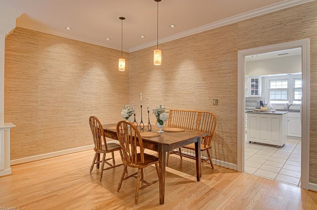 1204 Kent Place Ln, Winston Salem NC  27104-1140 exterior