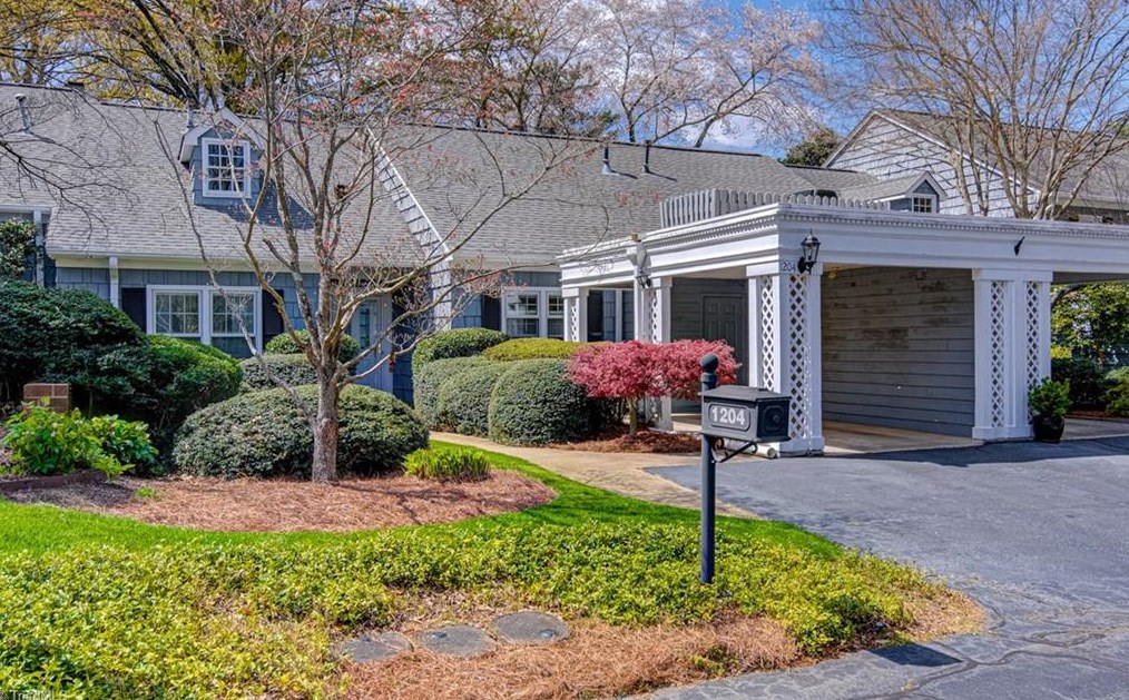 1204 Kent Place Ln, Winston Salem NC  27104-1140 exterior