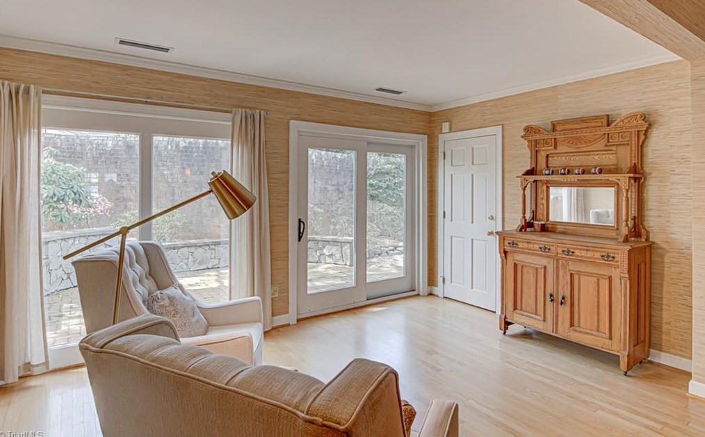 1204 Kent Place Ln, Winston Salem NC  27104-1140 exterior