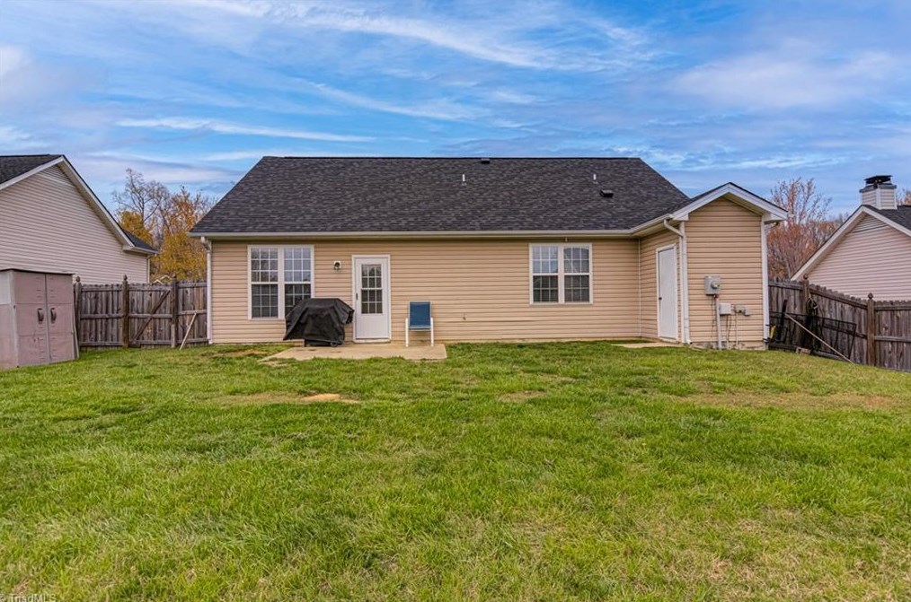 5420 Bradburn Dr, Mcleansville NC  27301-9252 exterior