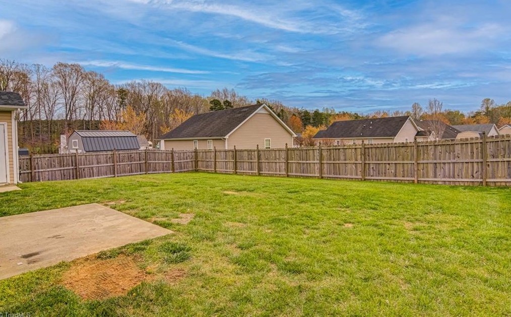 5420 Bradburn Dr, Mcleansville NC  27301-9252 exterior