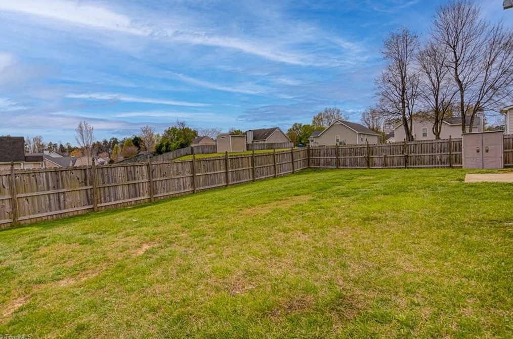 5420 Bradburn Dr, Mcleansville NC  27301-9252 exterior