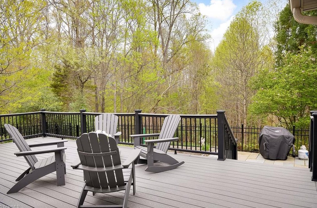 2 Bluff Ridge Ct, Greensboro NC  27455-2298 exterior