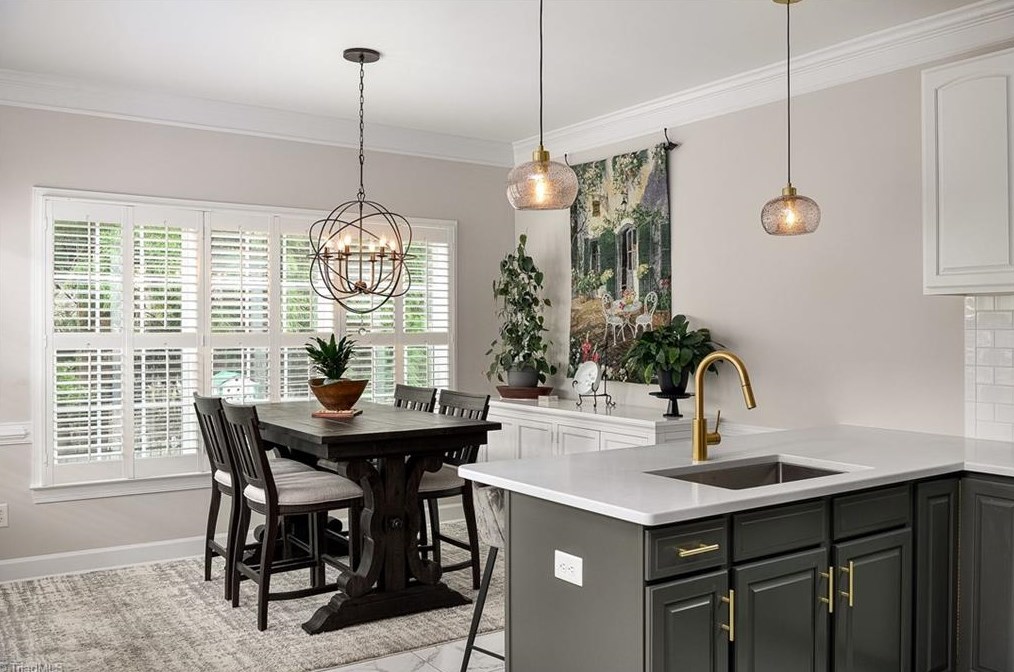 2 Bluff Ridge Ct, Greensboro NC  27455-2298 exterior