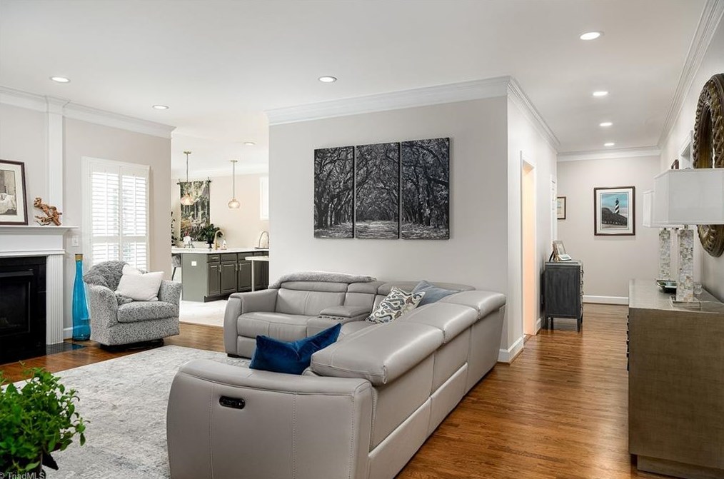 2 Bluff Ridge Ct, Greensboro NC  27455-2298 exterior