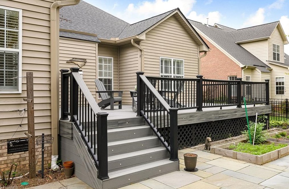 2 Bluff Ridge Ct, Greensboro NC  27455-2298 exterior