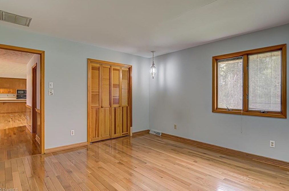 1604 Teague Ln, Kernersville NC  27284-7523 exterior