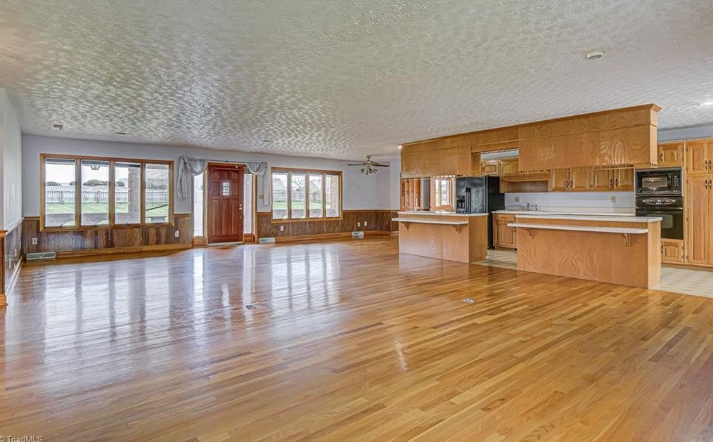 1604 Teague Ln, Kernersville NC  27284-7523 exterior