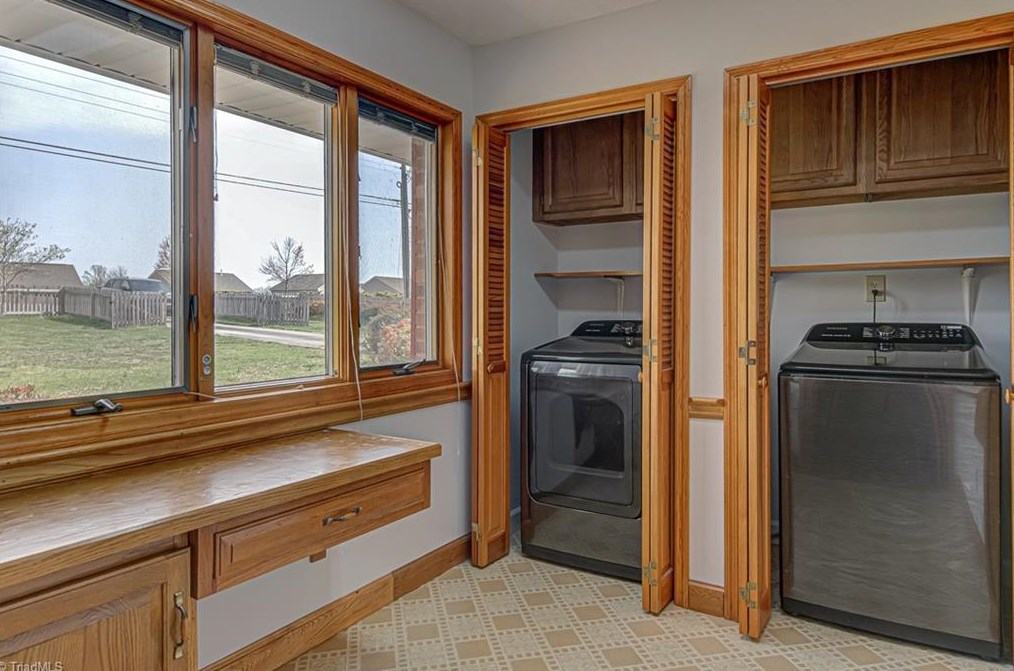 1604 Teague Ln, Kernersville NC  27284-7523 exterior