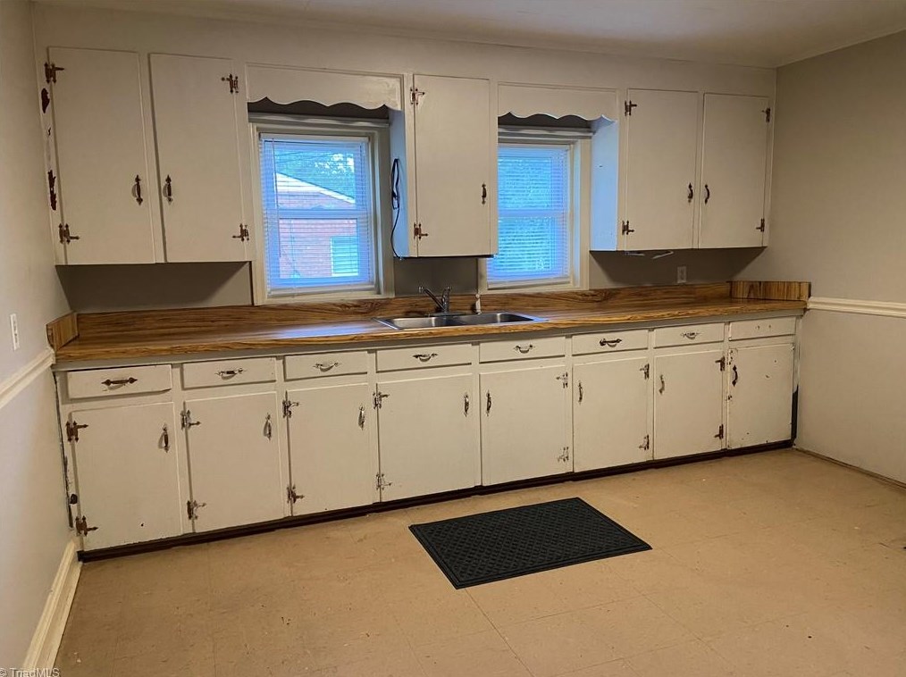 617 Paramount St, High Point NC  27260-6064 exterior