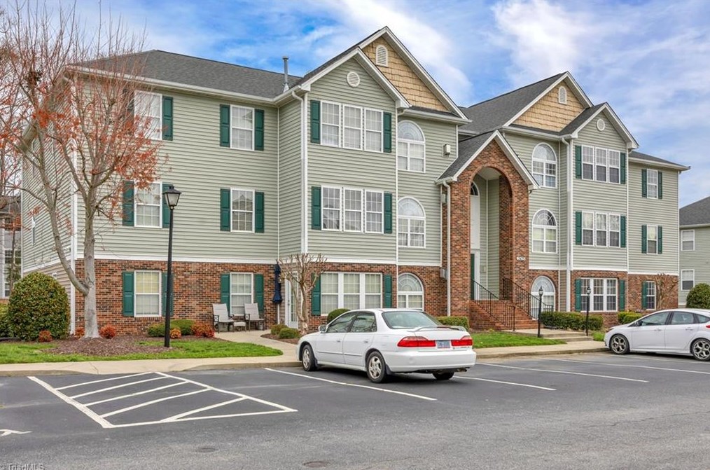 3475 Forestdale Dr, Burlington NC 27215-9163 exterior