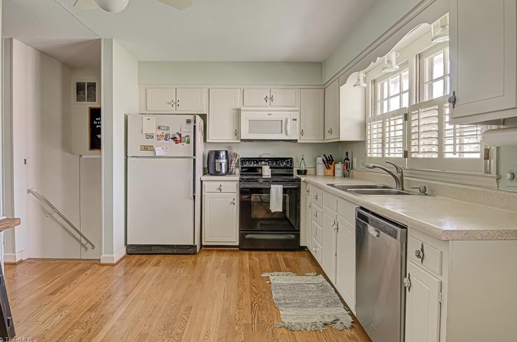 1405 Wales Dr, High Point NC  27262-7340 exterior