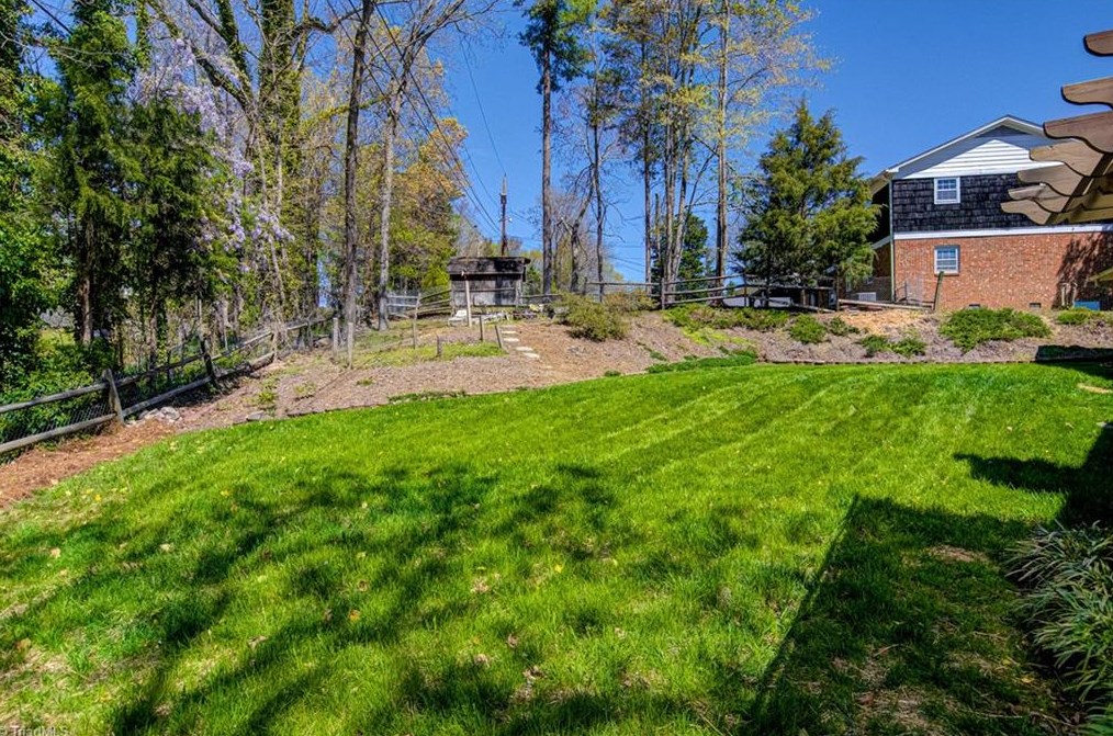 1405 Wales Dr, High Point NC  27262-7340 exterior